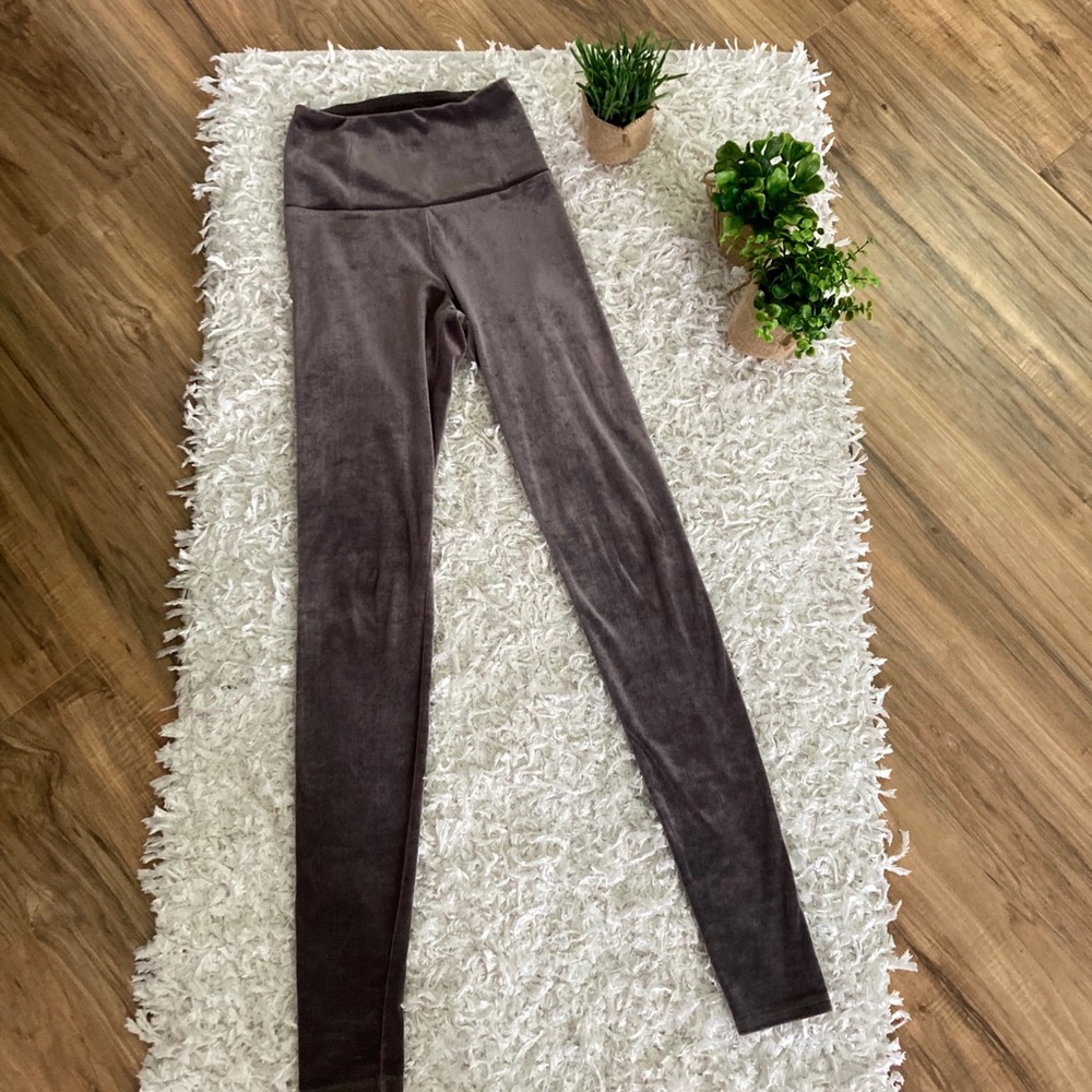 🌻NWOT Aritzia Wilfred Free Daria Pant Leggings